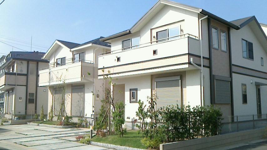 Local appearance photo. Local (11 May 2013) shooting in front is the model house. All property was completed! !