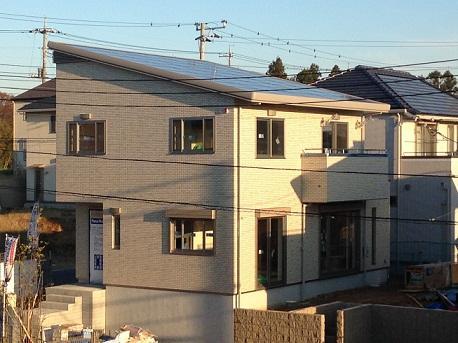 Model house photo. 2-4 No. land model house (H25 ・ 11 shooting) all roof solar power panel. Model house of large-capacity solar power system installation of 10.71kw. It will soon complete.