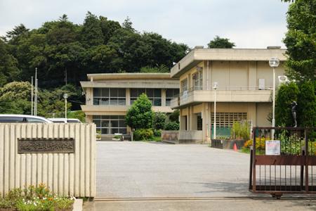 Primary school. Attend you with peace of mind without crossing the 700m avenue to Kotake elementary school.