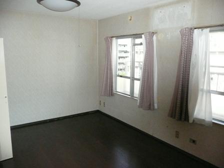 Non-living room. Spacious about 10 quires of Western-style. With walk-in closet