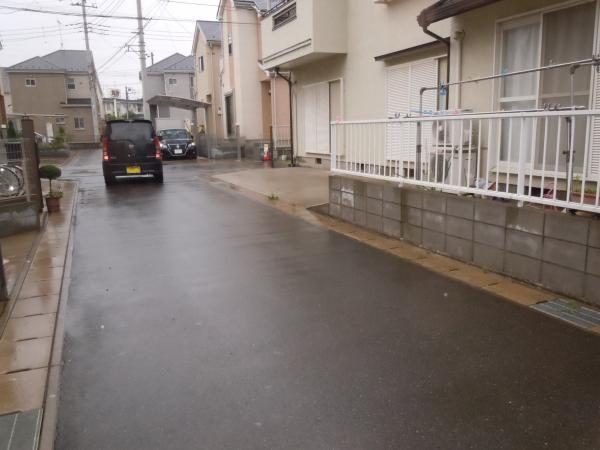 Local photos, including front road. It is safe road that does not pass through the car