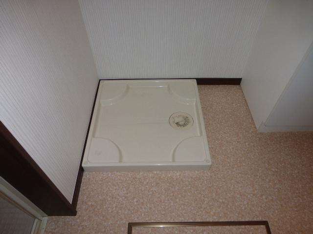 Wash basin, toilet. Local (12 May 2013) Shooting