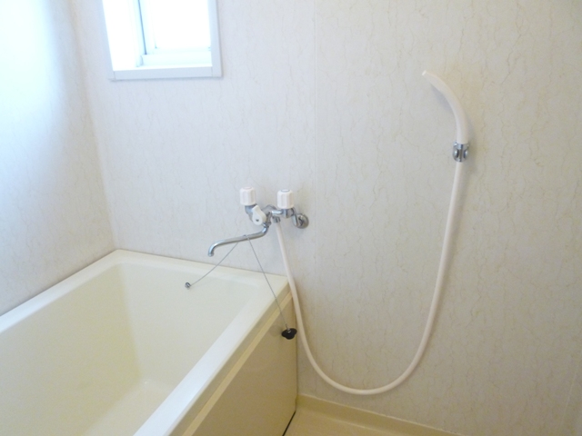 Bath. Plenty of bathroom ventilation with a small window