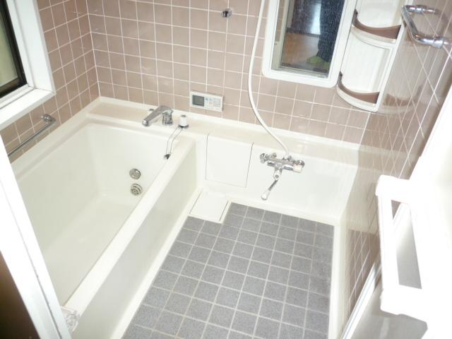 Bathroom. Local (11 May 2011) Shooting