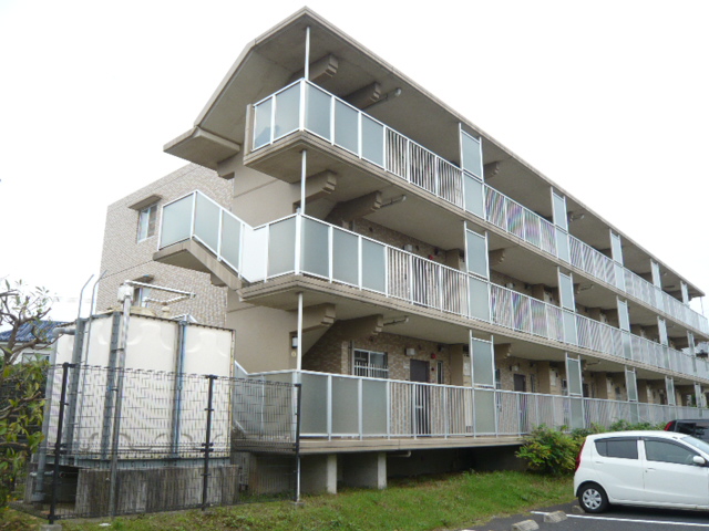 Building appearance. It is calm apartment of a quiet residential area.