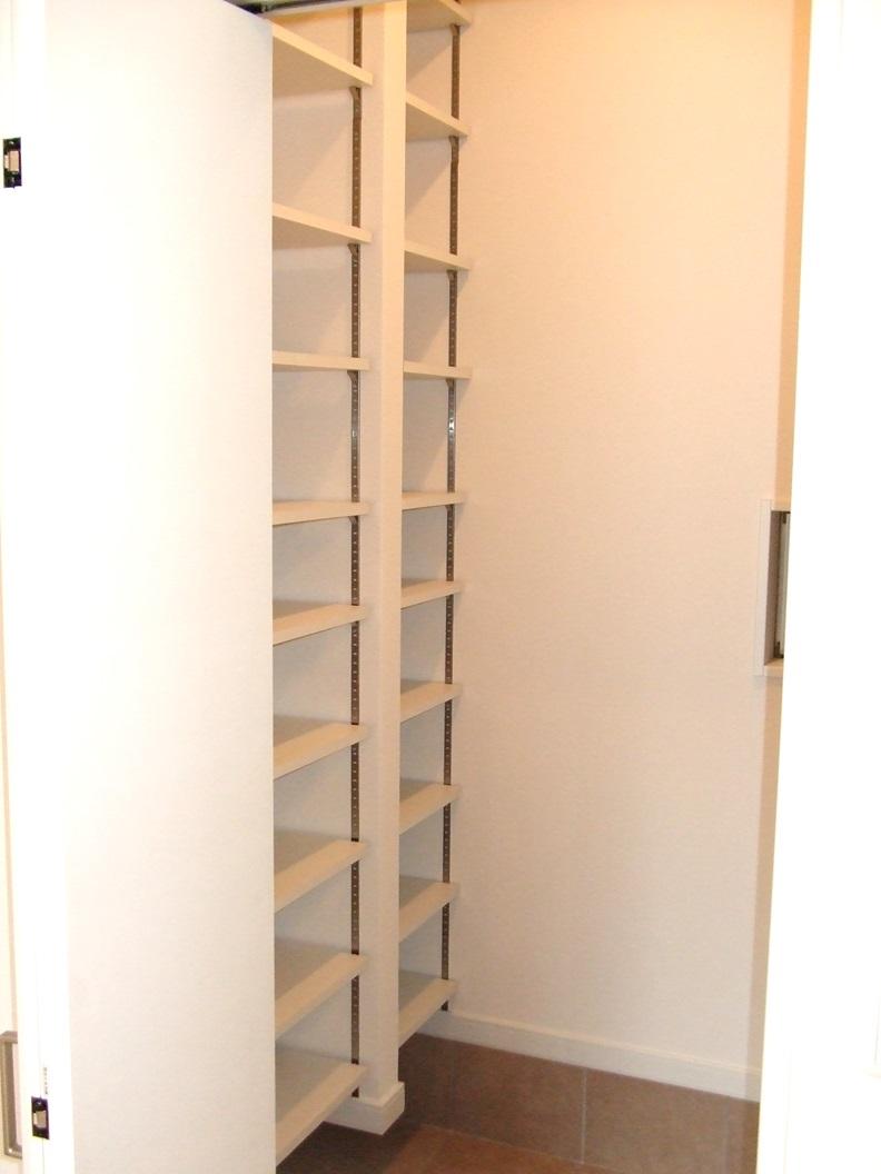 Receipt. It is part of the installed shoes in cloak the entrance side. From a big thing of the stroller, etc., You can organize up to a lot of shoes