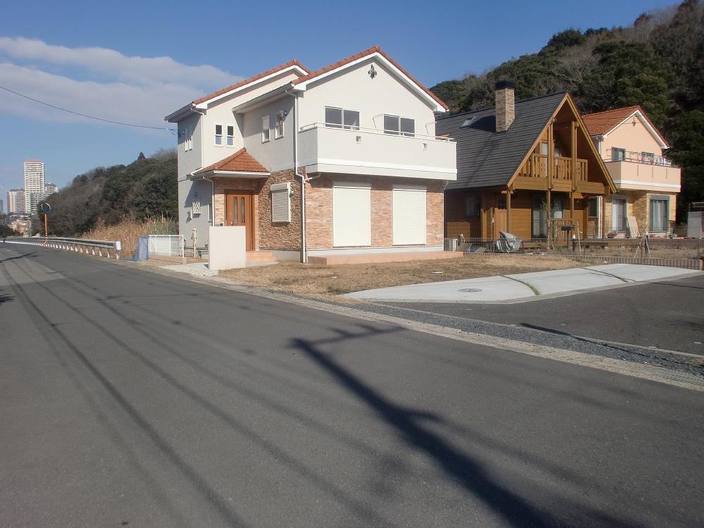 Local photos, including front road. Local (January 2013) Shooting