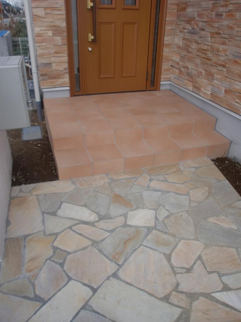 Entrance. Approach to the stylish front door