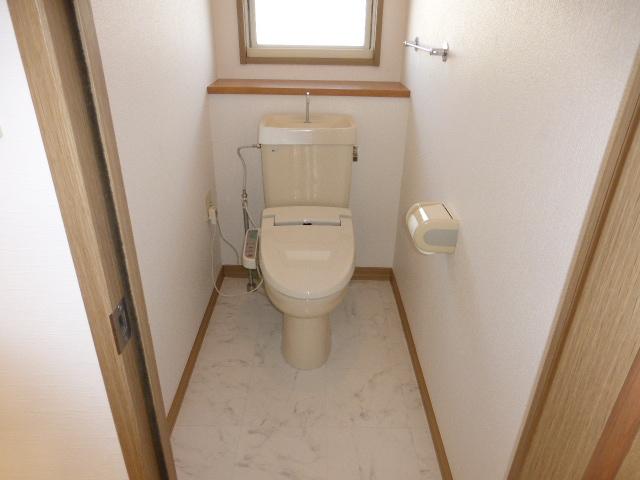 Toilet. Local (11 May 2013) Shooting