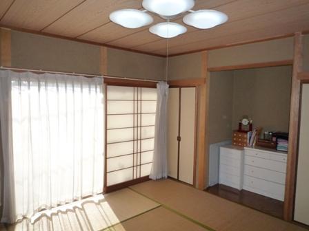 Non-living room.  ■ Good sun per facing the Nantei 8-mat Japanese-style room  ■ Alcove ・ Interior of the room in which Japanese-style room has taken plenty of
