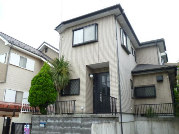Local appearance photo. 2000 Built of used single-family!