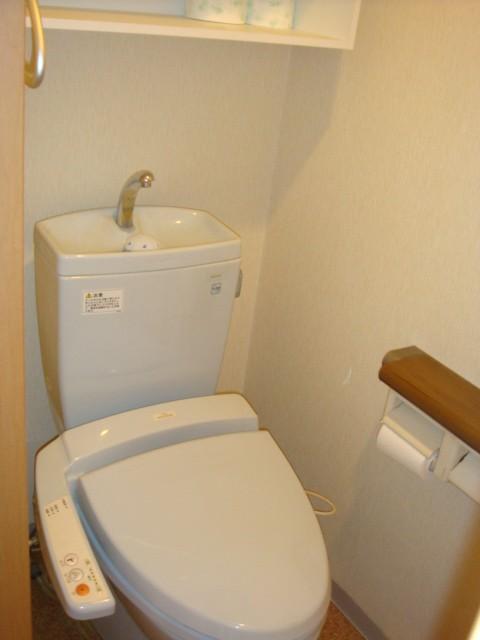 Toilet. We are at the top of the toilet are equipped accommodated.