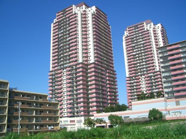Local appearance photo. Of the 31-story tower apartment!