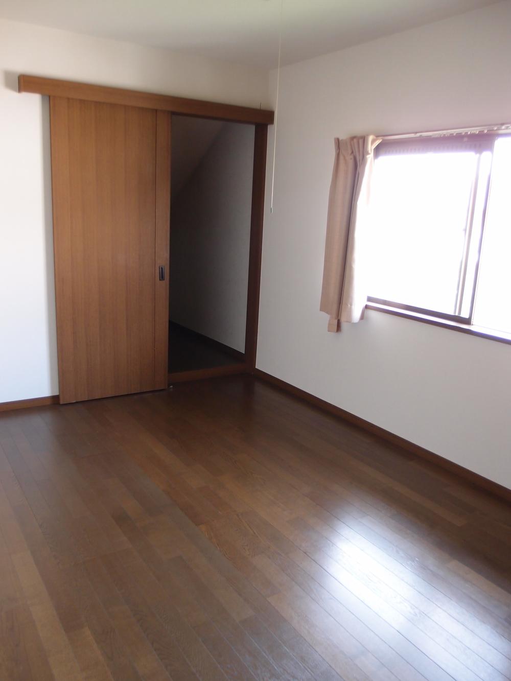 Non-living room. 2 Kaiyoshitsu (about 6 tatami mats) (September 2013) Shooting