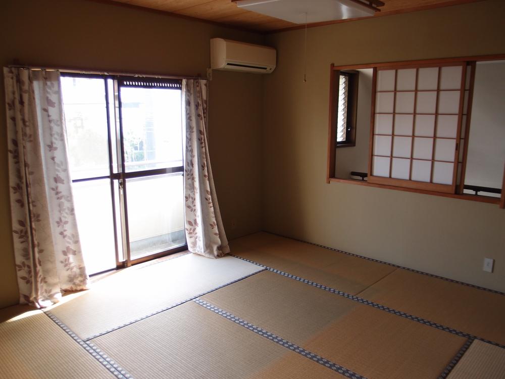 Non-living room. Second floor Japanese-style room (about 8 tatami mats) (September 2013) Shooting