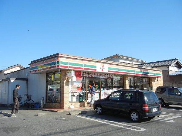 Convenience store. Seven-Eleven (convenience store) to 400m