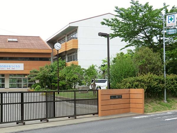 Junior high school. Usui 15-minute walk from the 1200m junior high school to the West Junior High School