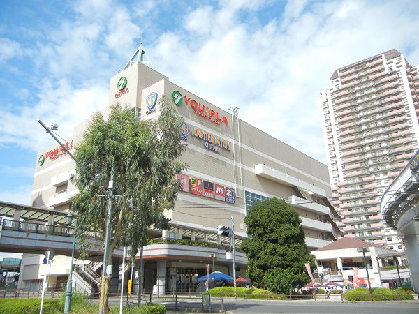 Shopping centre. Yupura until the (shopping center) 750m