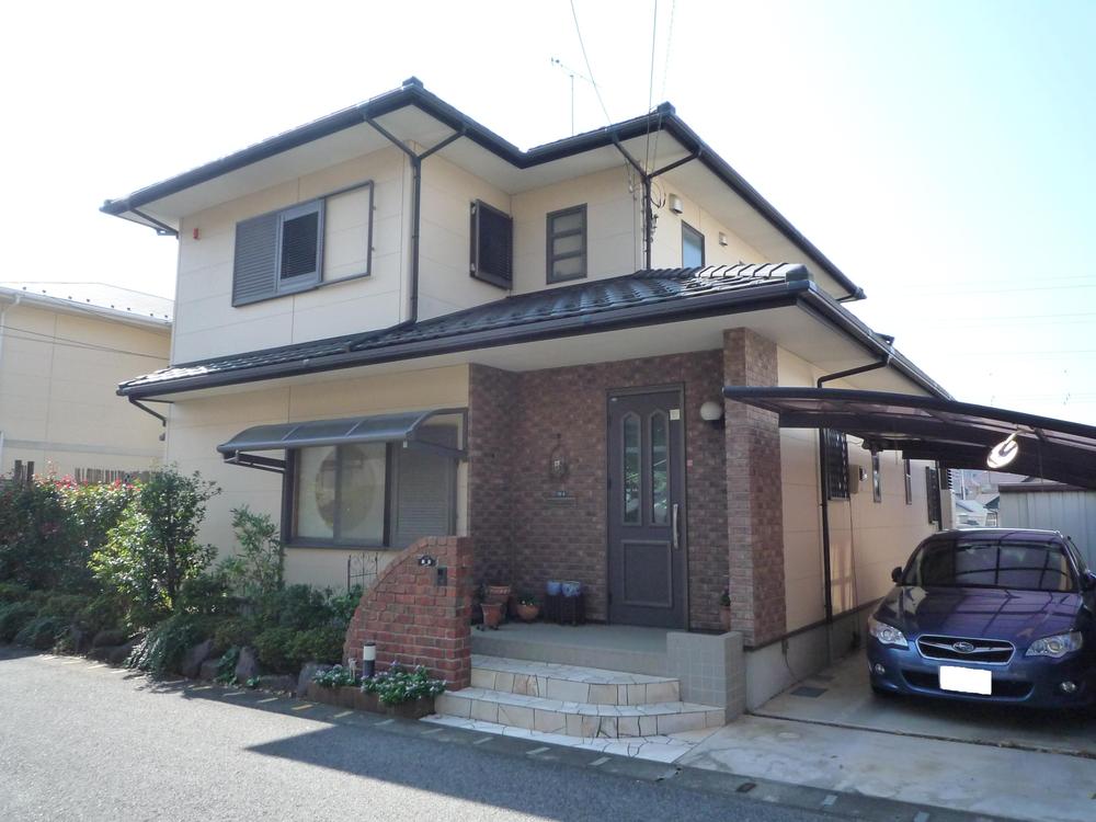 Local appearance photo. Two possible parking! With carport ☆ Also nearby park, It is a quiet residential area.