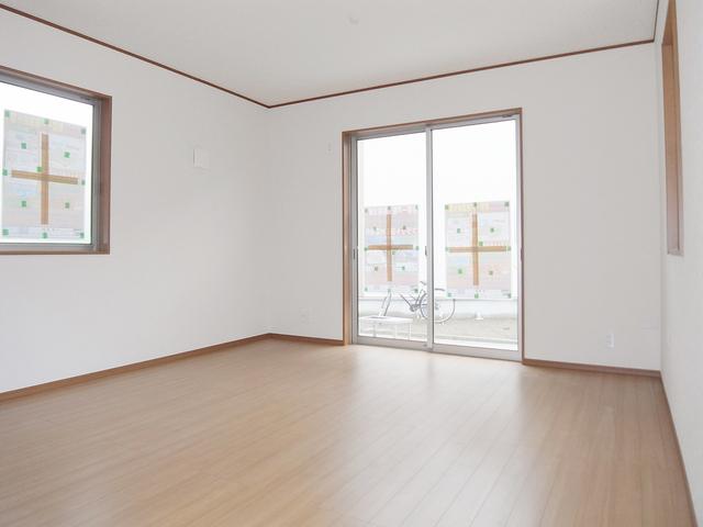 Same specifications photos (living). Interior construction cases