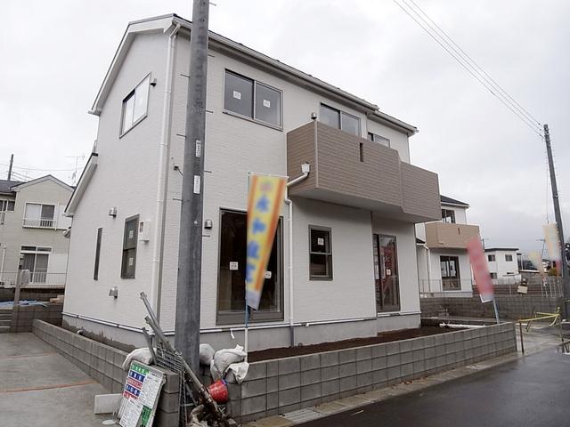 Local appearance photo. All six buildings of subdivision