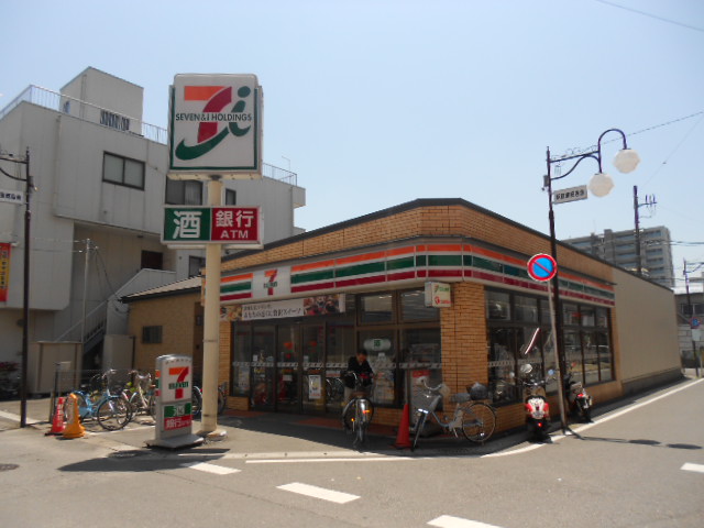 Convenience store. Eleven Yachiyo Katsutadai Ekimae up (convenience store) 480m