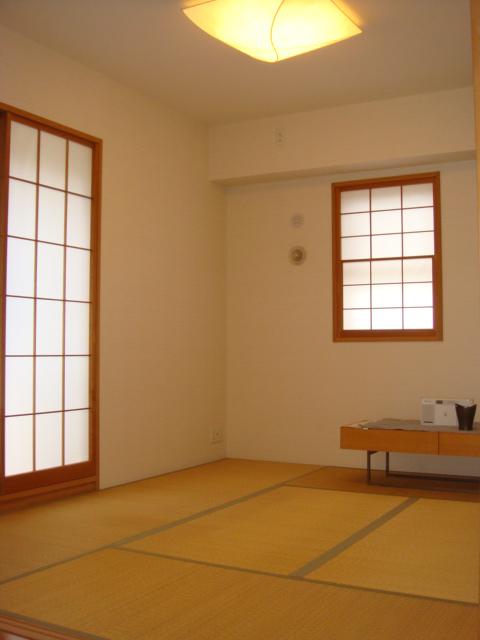 Non-living room. Living adjacent of Japanese-style room Southwest corner room