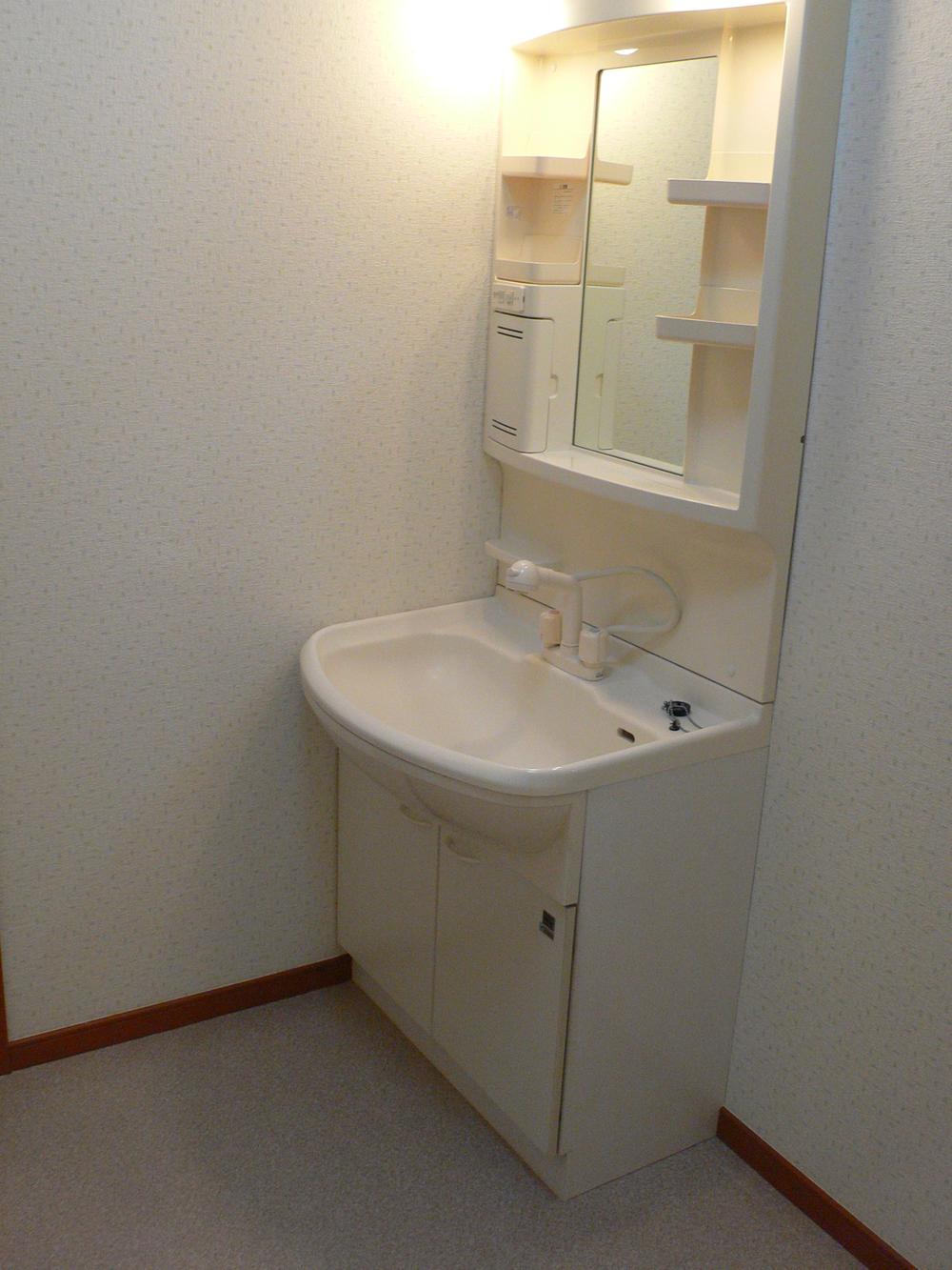 Wash basin, toilet