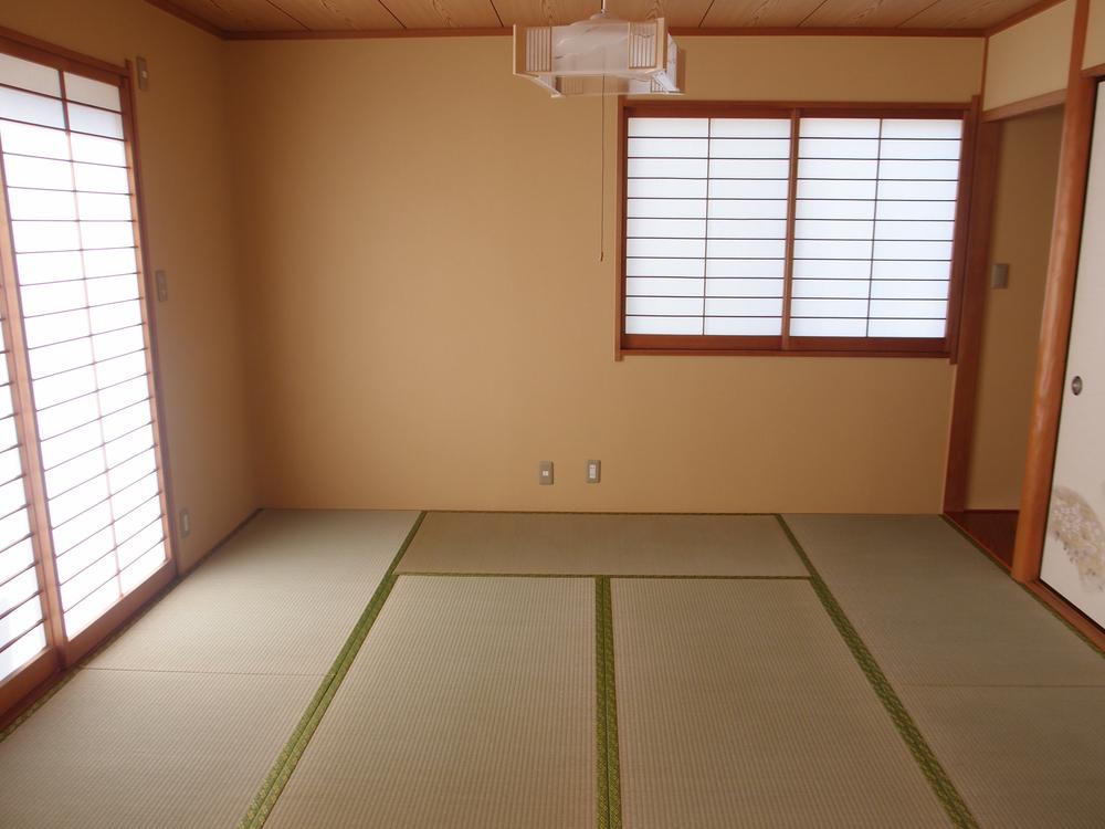 Non-living room. First floor Japanese-style room (6 mats)