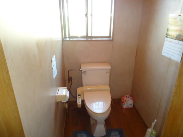 Toilet. 1st floor: toilet (November 2013) Shooting