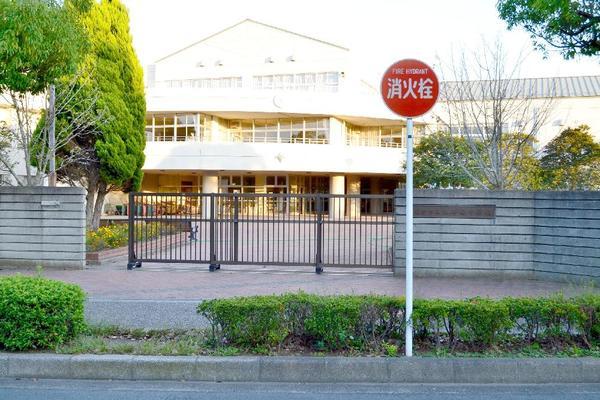 Junior high school. Usui 1000m to the south junior high school