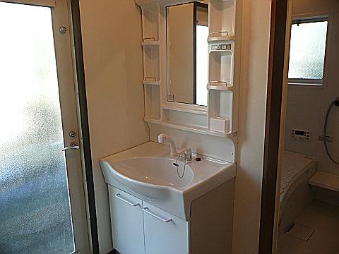 Wash basin, toilet. Indoor (09 May 2013) Shooting