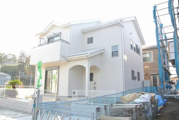 Local appearance photo. Local (11 May 2013) Shooting