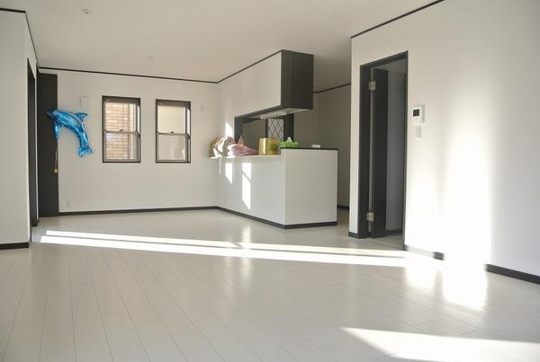 Living. Local (11 May 2013) Shooting