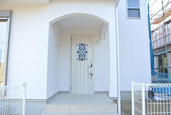 Entrance. Local (11 May 2013) Shooting