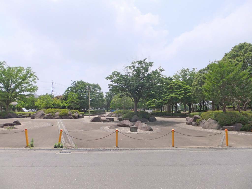 park. Yūkarigaoka South Park until the (park) 1221m