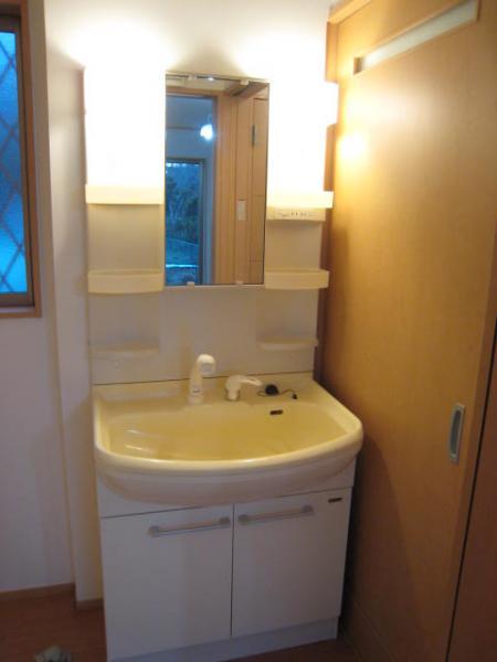 Wash basin, toilet