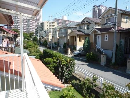 View photos from the dwelling unit. There is a road to the southeast side, Yang per good. It is light and airy.