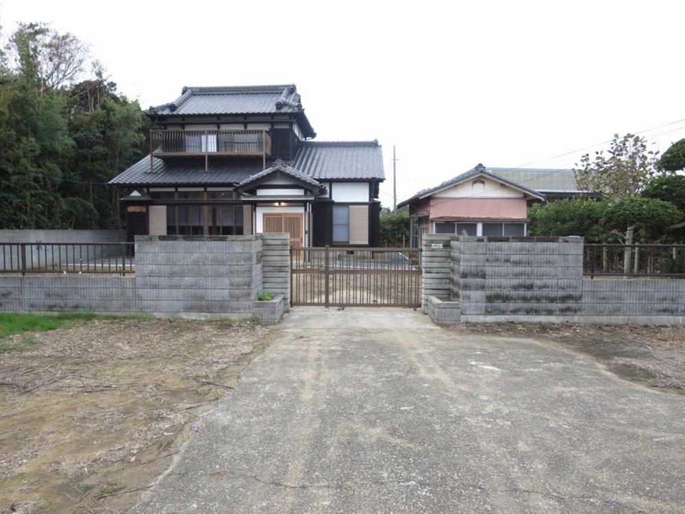 Local appearance photo. Local (11 May 2013) is the old house-style house with a shooting profound feeling.