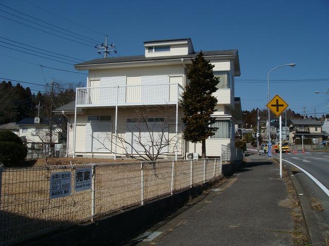Local photos, including front road. Local (March 2012) shooting