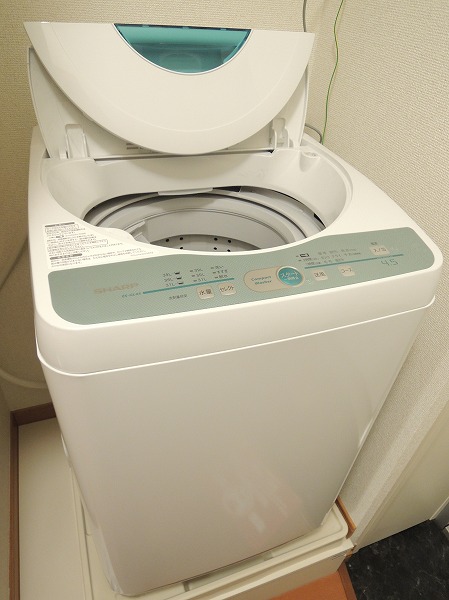 Living and room. Fully automatic washing machine