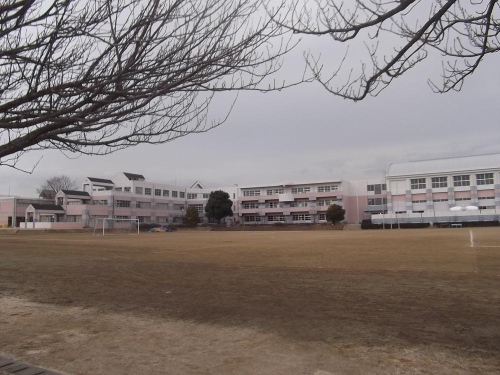 Junior high school. 310m until Shirai City Sakuradai junior high school