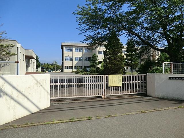 Primary school. 2100m to Shirai City Nanatsugidai Elementary School
