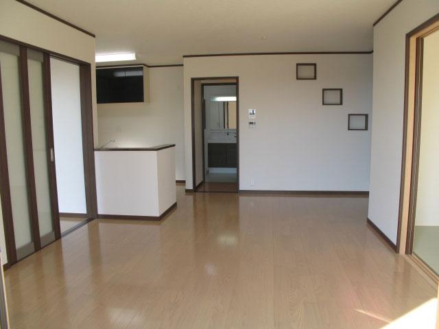 Living. LDK is a 16-quires breadth. It will be 22 Pledge When you open a Japanese-style room. (July 2012) shooting