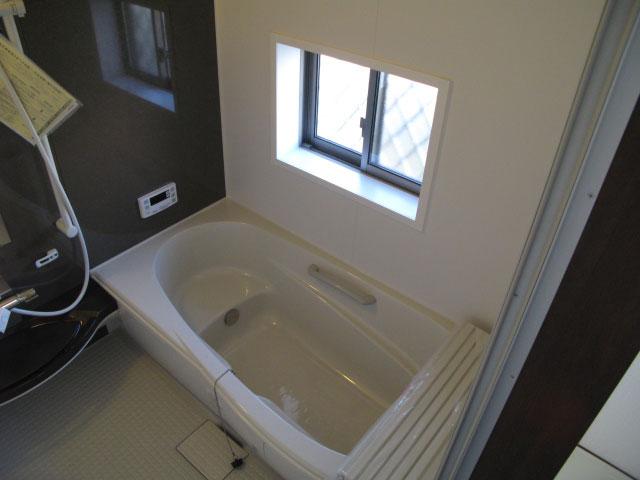 Bathroom. Bright bathroom. It is also sitz bath.