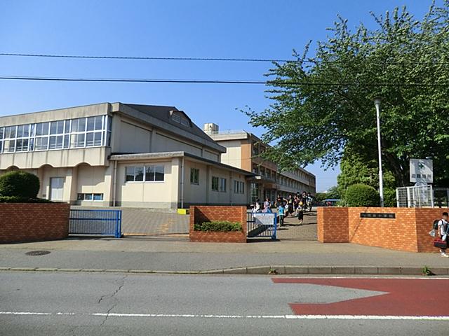 Primary school. 900m until Shirai City Nanatsugidai Elementary School