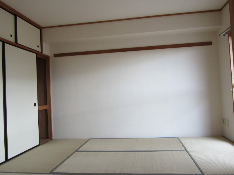 Other room space. Living adjacent 6-mat Japanese-style room