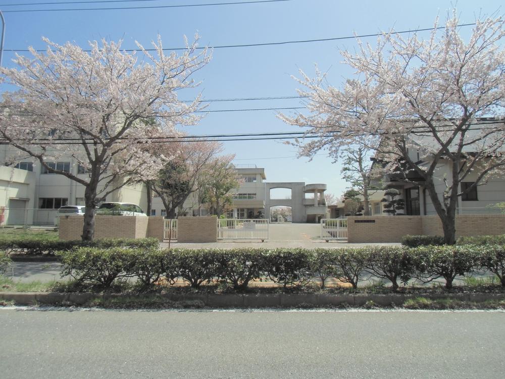 Junior high school. Nanatsugidai 550m junior high school is close to the junior high school. (April 2013) Shooting