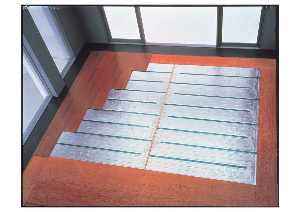 Building plan example (Perth ・ Introspection).  [Floor heating] Since it warm the whole room evenly from feet, The best also for the poor circulation. Air is less likely to dry because warm air is not generated, Nor does it rise up the indoor dust and pollen. 