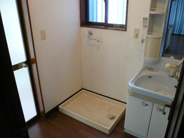 Wash basin, toilet. Indoor (2 0113 November) shooting